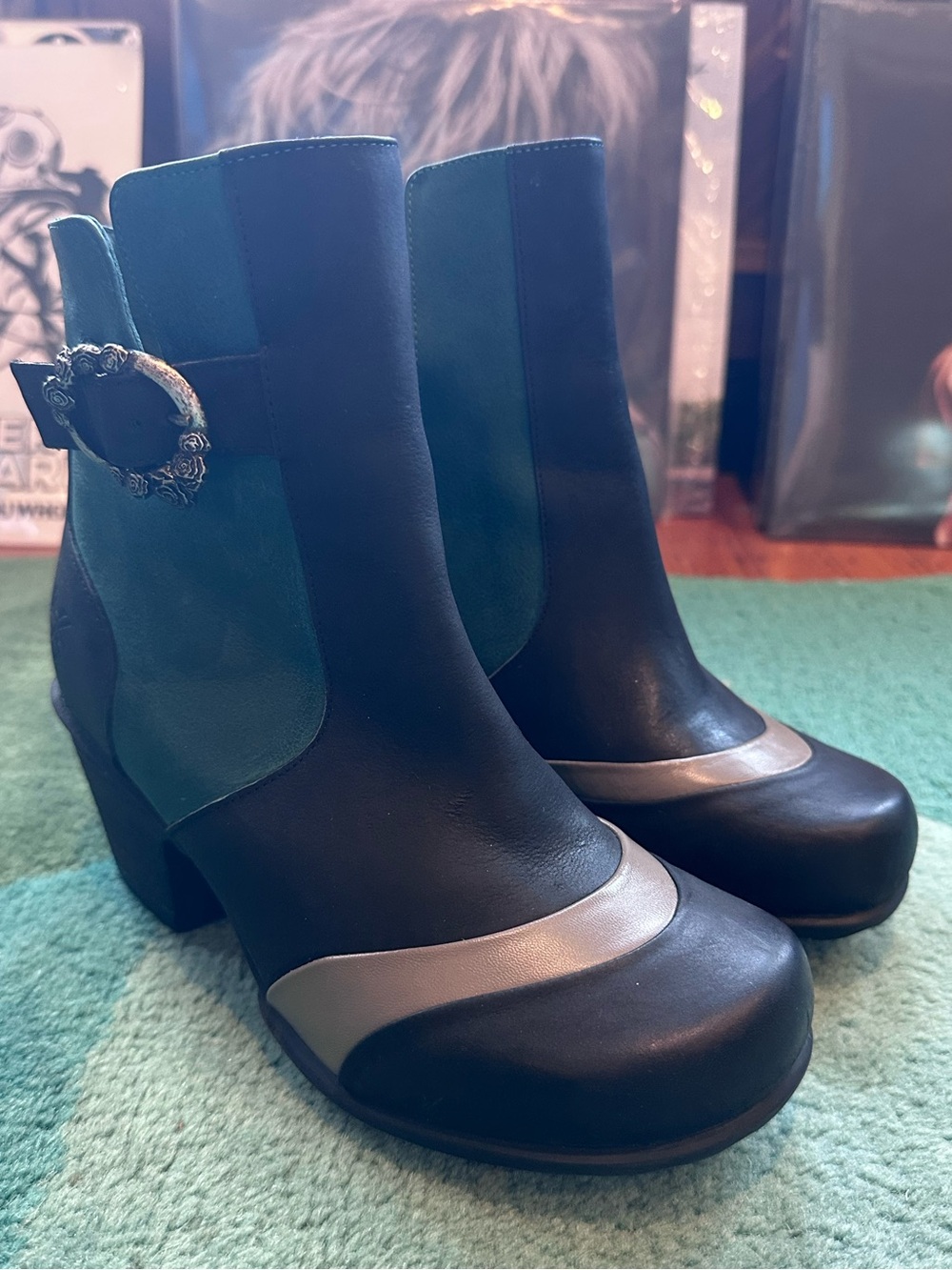 Fluevog LIKE NEW Hopefuls Dove black/green rose buckle ankle boot- 6 (fits 5.5)